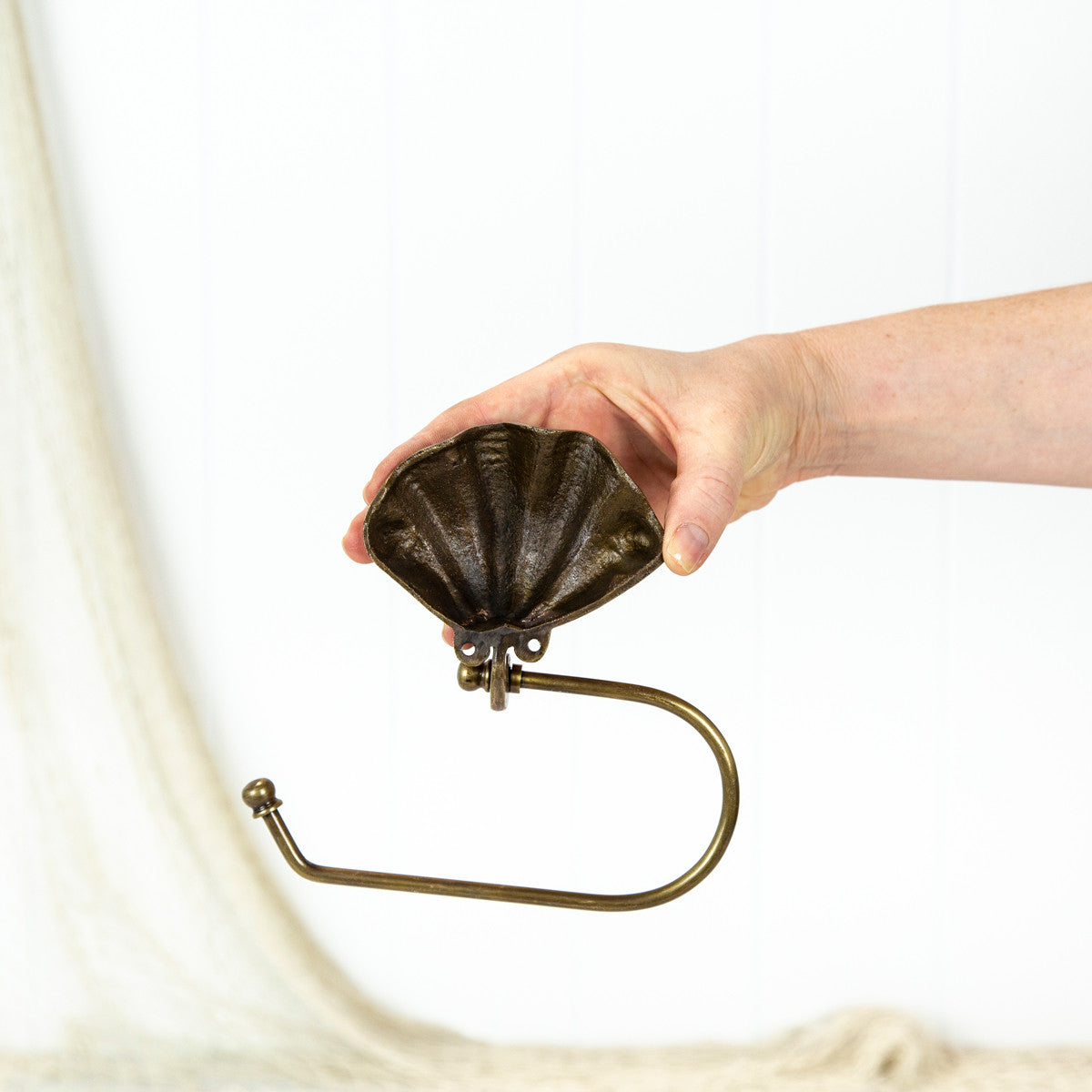 Toler Rool Shells Toilet Roll Holder - Clam Shell #0183 – Coastal Vintage